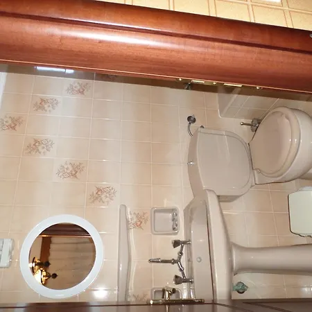 Nitsa Guest house *