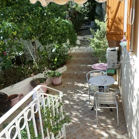 Nitsa Guest house *