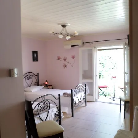 Nitsa Guest house *